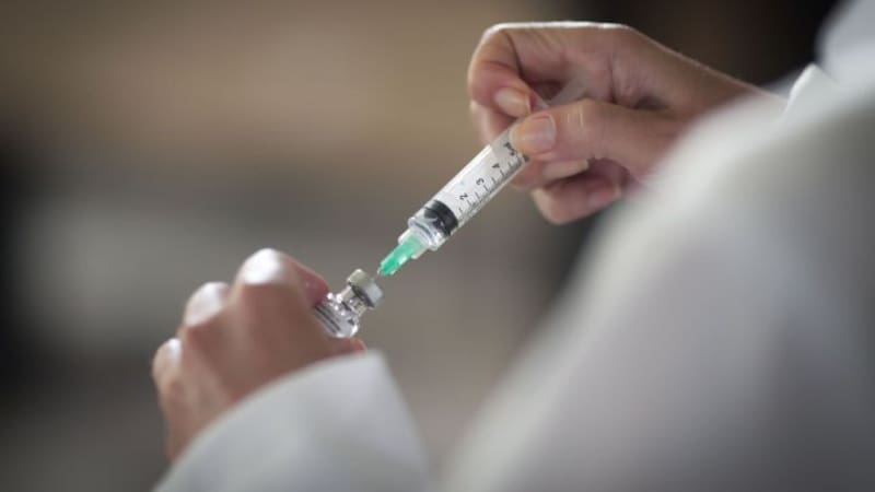 Los expertos afirman que las personas con 'superinmunidad' que parecen ser resistentes al virus sin necesidad de vacunación pueden dar respuesta a importantes preguntas sobre por qué algunas personas enferman tanto y otras no.