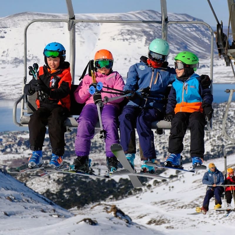 Este hermoso destino turístico es ideal para disfrutar en el receso escolar invernal (Fuente: @caviahueskiresort / Instagram)