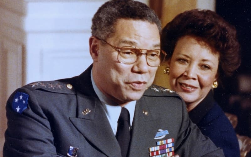 Powell tuvo a su cargo la Guerra del Golfo de 1990 como presidente de los jefes de personal conjuntos.