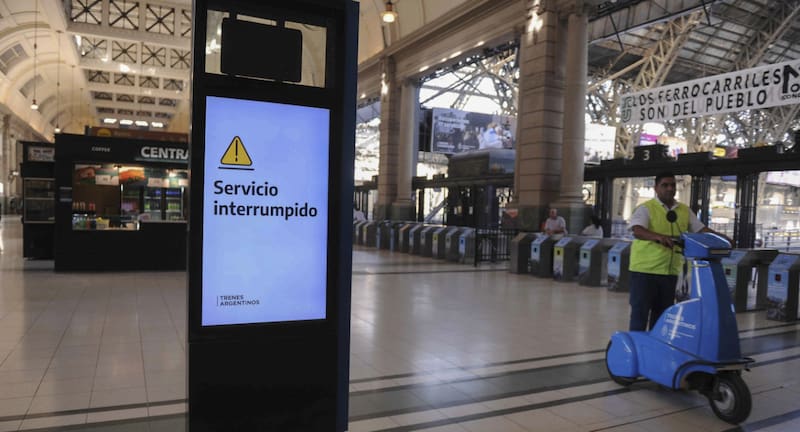 El servicio de trenes, tanto de pasajeros como de carga, se verá afectado este miércoles 30