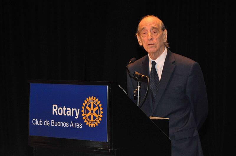 Ricardo Arriazu, en su disertación en el Rotary Club.
