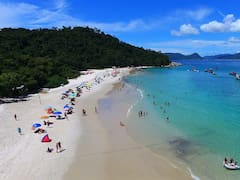 Con récord de vuelos, Florianópolis se llenó de argentinos: por qué lo eligen pese a la devaluación