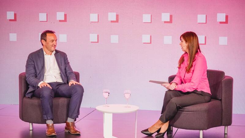 Diego Bleger, líder de Advisory de KPMG, con Florencia Lendoiro, editora de Negocios en El Cronista