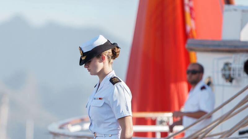 Incidente a bordo de Elcano | El círculo cercano de la princesa Leonor es arrestado por meter alcohol.