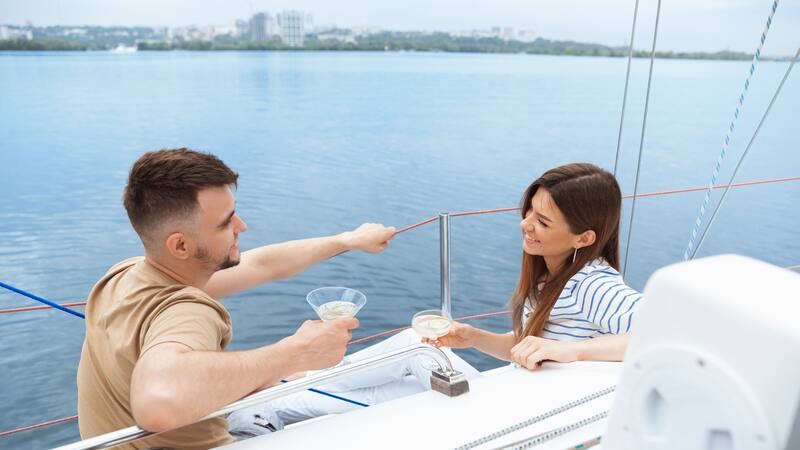 Los pasajeros pueden disfrutar de la libertad de viajar sin preocuparse por los detalles, ya que todo está incluido en este paquete.