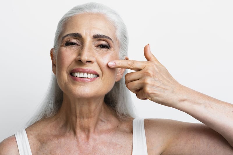 El colágeno en licuados puede fortalecer el cabello y las uñas, mejorando su salud y apariencia. Foto: Freepik.