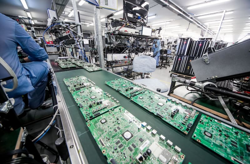 Cae la producción de celulares en las plantas de Tierra del Fuego de Mirgor