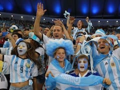 Qatar 2022: Reuters muestra la fiebre mundialista de los hinchas argentinos a pesar de la "economía débil" y la inflación de tres dígitos