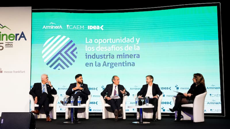 Alfredo Vitaller (Proyecto Josemaría), Martín Pérez de Solay (Allkem), Hernán Soneyro, (Federación Argentina de la Piedra y de Cemincor) y Marcelo Álvarez (Barrick Gold
Corporation), en Arminera.