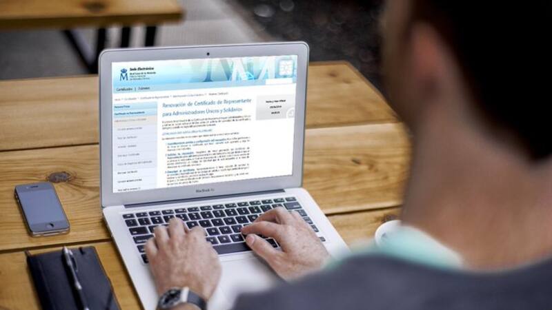 El Certificado Digital es otorgado por la Fábrica Nacional de Moneda y Timbre (FNMT).