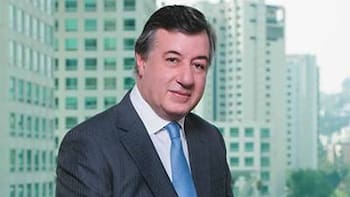 El empresario mexicano Fernando Chico Pardo concreta compra de 25% de Banamex