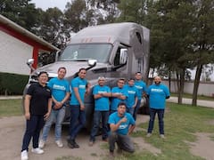 El costo de no tener choferes: 90,000 camiones parados en México obligan a Quálitas y Canacar a un rescate urgente