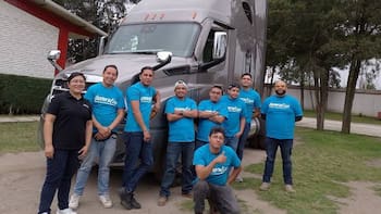 El costo de no tener choferes: 90,000 camiones parados en México obligan a Quálitas y Canacar a un rescate urgente