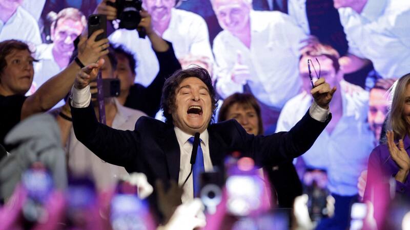 La victoria contundente del partido La Libertad Avanza le da a Milei margen para avanzar con sus planes. Foto: Reuters.