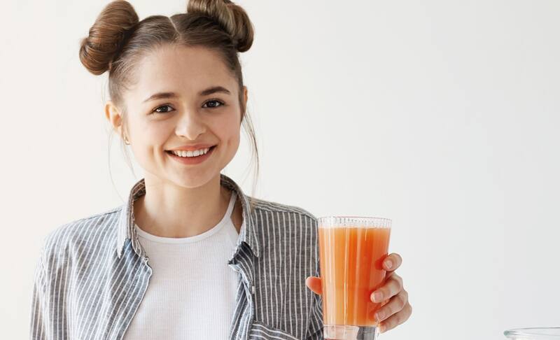 El alto contenido en fibra de las semillas de chía ayuda a aumentar el volumen de las heces, previniendo el estreñimiento. Foto: Freepik.es