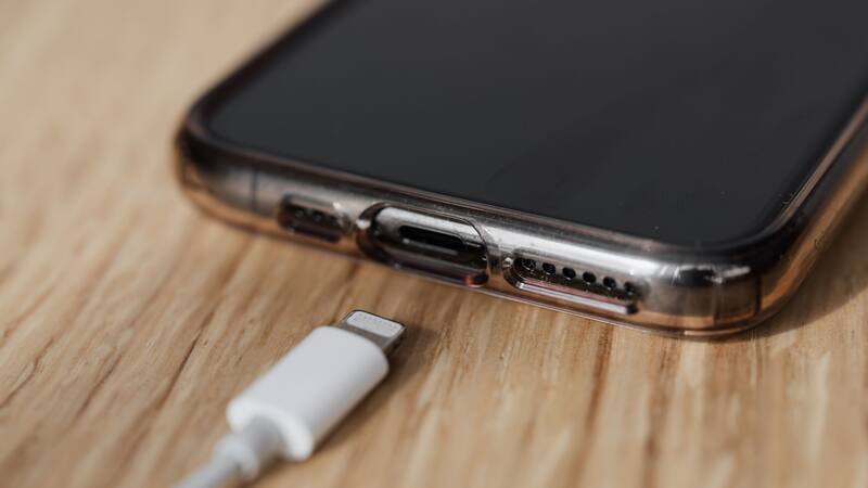 ALERTA: los motivos por los que no deberías cargar tu teléfono móvil siempre al 100%