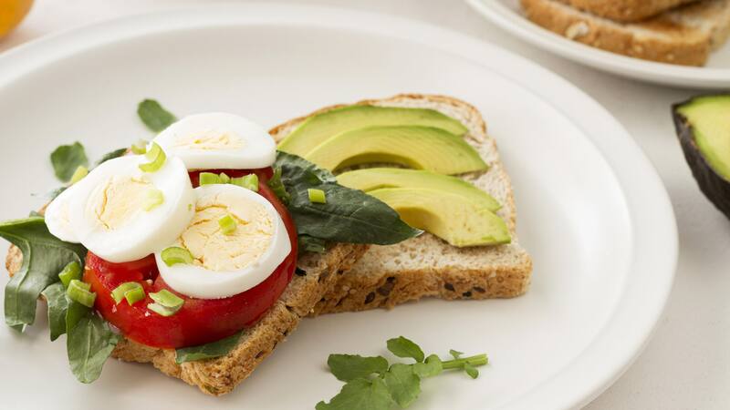 Descubrí los pros y contras de evitar los alimentos dulces en el desayuno.