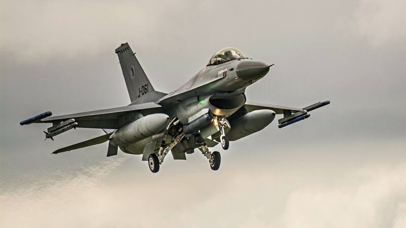 Cómo es el F-16, el caza que Argentina podría comprarle a Estados Unidos.