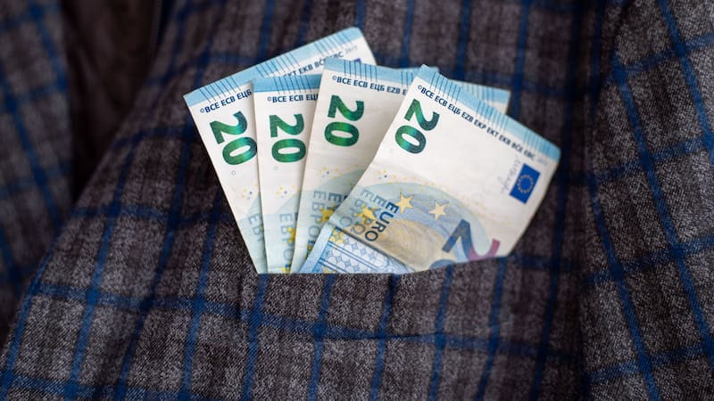 Así podrás cambiar los billetes de 20 euros que saldrán de circulación por estos motivos