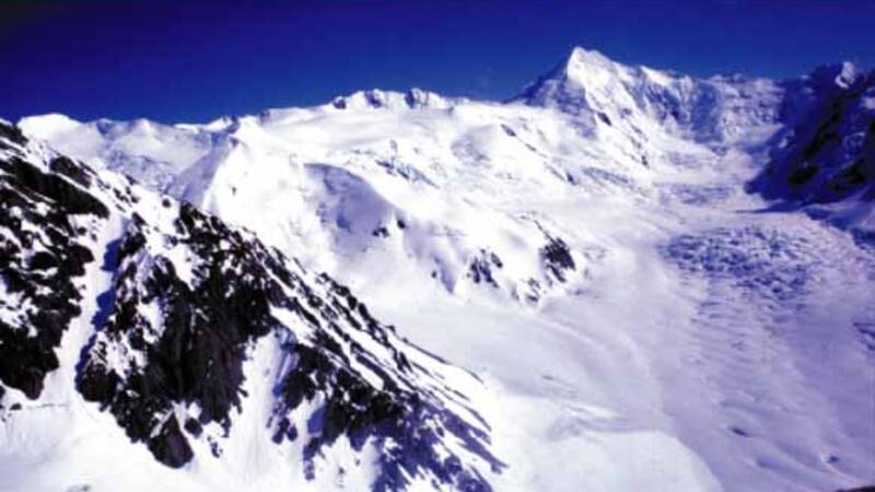 Imagen del volcán en el glaciar Hayes en Alaska que podría erupcionar. Fuente: Archivo.