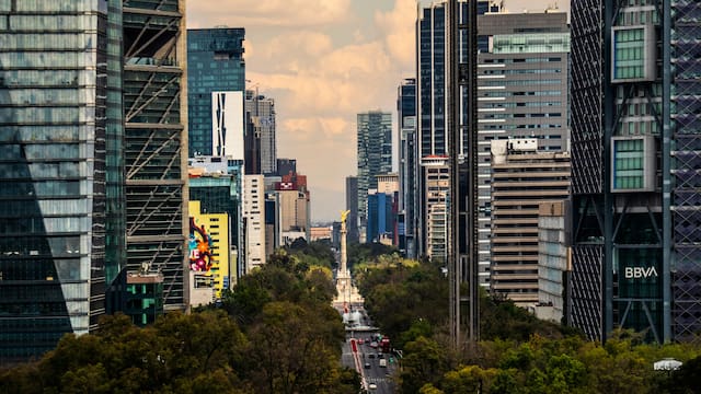 Los emprendedores extranjeros facturan 498% más que el resto de las empresas en México