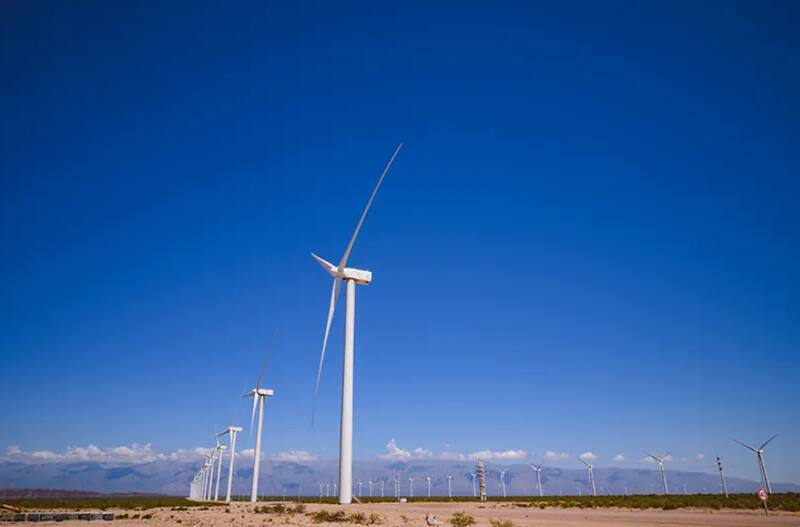 El primer parque eólico que Pampa Energía inauguró fue el Parque Eólico Ing. Mario Cebreiro, a 20 kilómetros de Bahía Blanca.