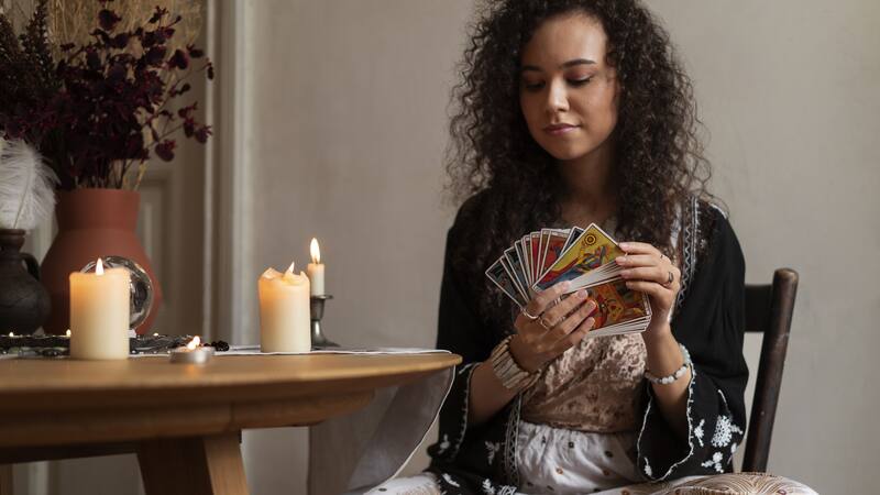 La carta también puede indicar una necesidad de hacer sacrificios por el bienestar de una relación.