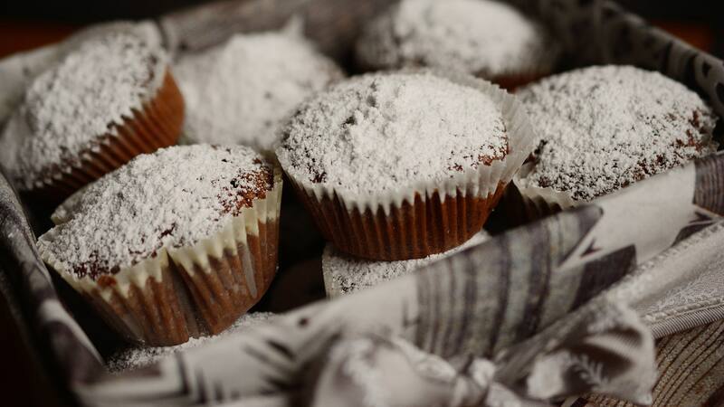 Magdalenas rellenas de chocolate: ¿cómo preparar este delicioso postre para desayunar o merendar con amigos?