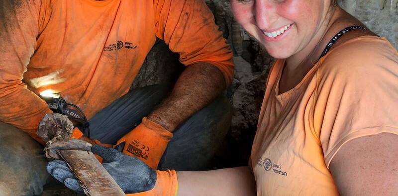 Las espadas están en perfecto estado de conservación. Imagen: EFE