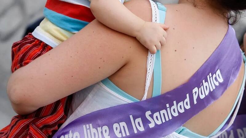 Yolanda Díaz buscará introducir el derecho al aborto en la Constitución como ya lo hizo Francia.