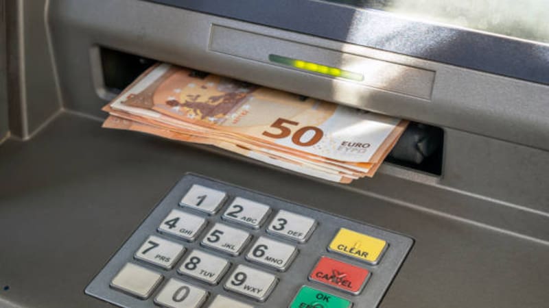 Cuánto dinero en efectivo puedo sacar de un cajero de CaixaBank: este es el límite permitido.