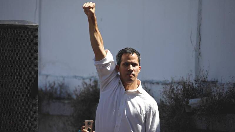 El presidente de la Asamblea Nacional, Juan Guaidó, fue detenido por el gobierno y liberado por la presión internacional