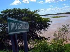 El conmovedor relato que desnuda la pobreza argentina: cruzó a nado para cobrar $ 10.000 del IFE