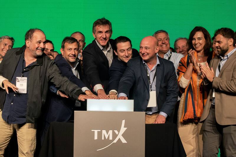 Manríquez y Von Golman protagonizaron el momento más festivo del encuentro, donde se hizo el open market de la bolsa de Toronto junto a los funcionarios de la TMX
