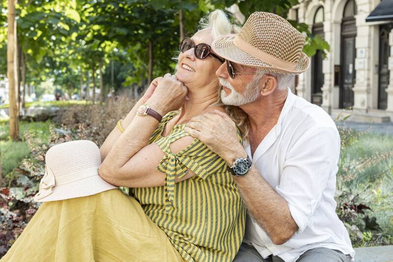 Siendo ya jubilado podés obtener la visa de de residencia no lucrativa para emigrar a España (Fuente: Freepik)