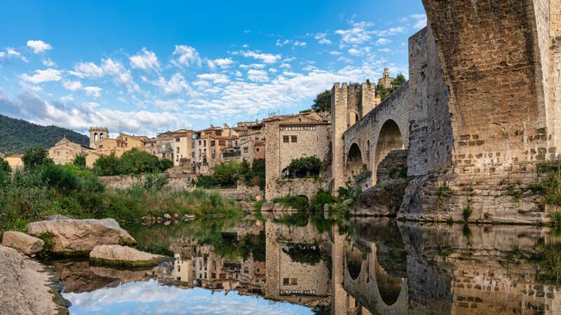 Escapadas: el pueblito a 2 horas de Barcelona que fue el escenario de Juego de Tronos.