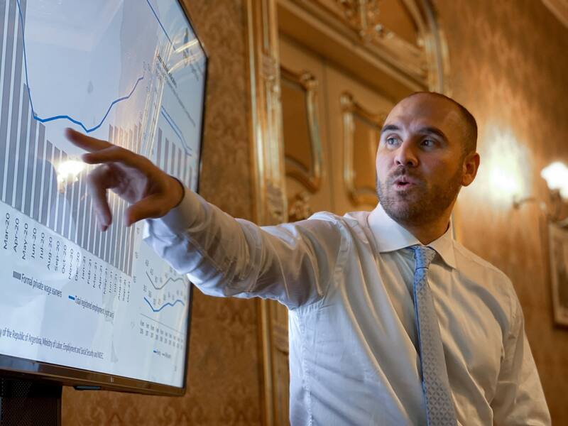 Guzmán aseguró que la inflación tuvo su máximo en marzo e irá en baja los próximos meses