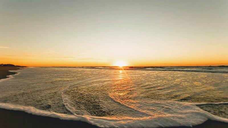 Demuelen barda ilegal en Sayulita que obstruía acceso a la playa. Fuente: Shutterstock.
