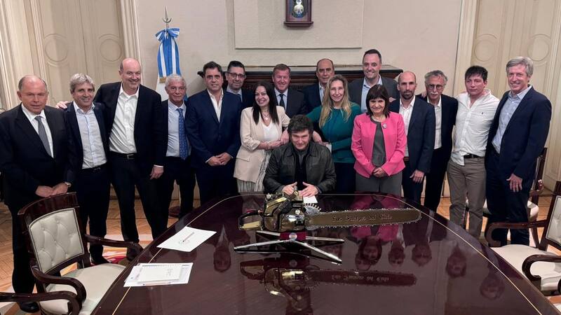 Según la encuestadora Aresco, la gestión de Milei marcó en diciembre su punto más alto en todo el 2024
