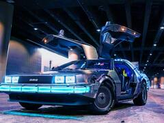 La increíble moto eléctrica que está inspirada en el Delorean de Volver al Futuro