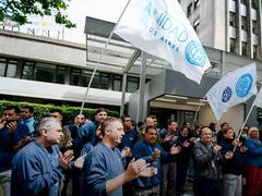 Tras las protestas, el Gobierno dio marcha atrás con los despidos del Hospital Español