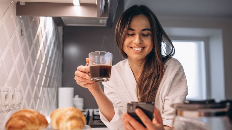 ¿Desayunar café con pan es sano?