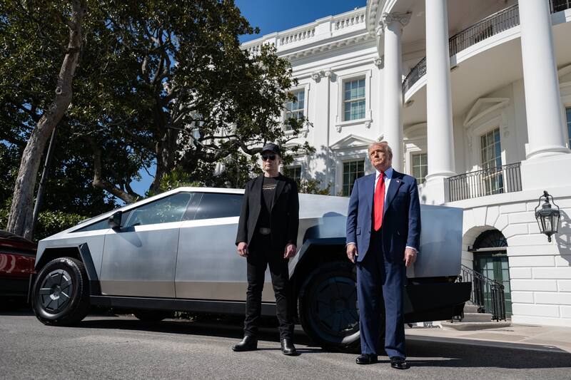 Los recortes que impulsa Elon Musk y Donald Trump tendrán un impacto directo en los servicios y programas de muchos estados (Foto: The White House)