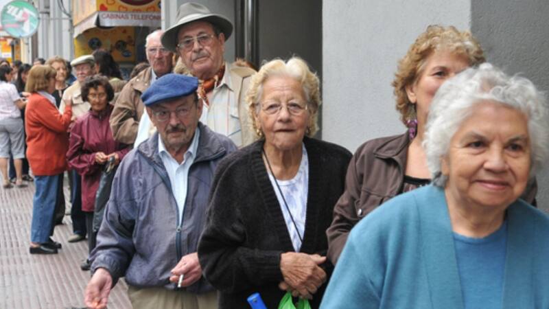 Los pensionados cobrarán de acuerdo con lo establecido en el calendario de pagos.