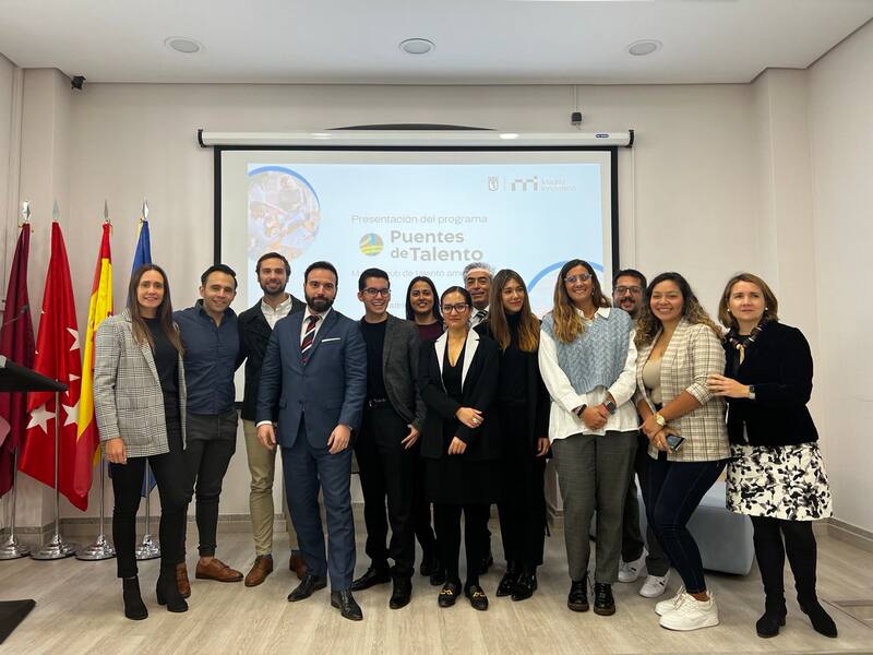 La presentación del programa para emprendedores latinoamericanos "Puentes de Talento", con el concejal Angel Niño a la cabeza. (Imagen: Gentileza Puentes de Talento)