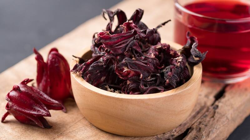 Los beneficios poco conocidos del té de flor de Jamaica: por qué deberías incluirlo en tu dieta. Fuente: Shutterstock.