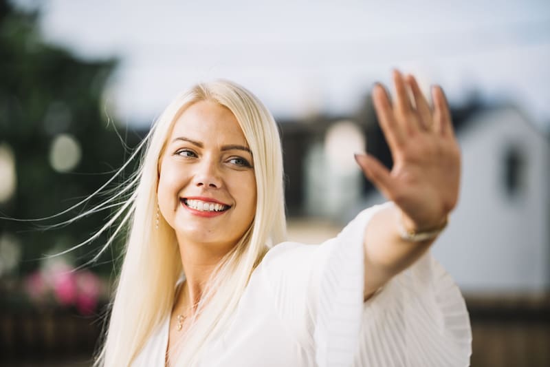 Los cabellos rubios y los ojos claros son más comunes en poblaciones de ascendencia europea, especialmente en Escandinavia (Foto: Freepik)