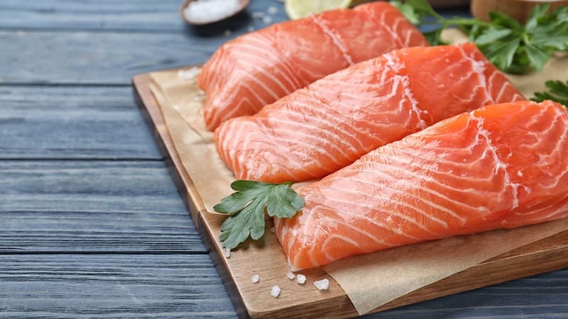 No es salmón: este es el pescado que ayuda a prevenir el Alzheimer y mejora la vista.