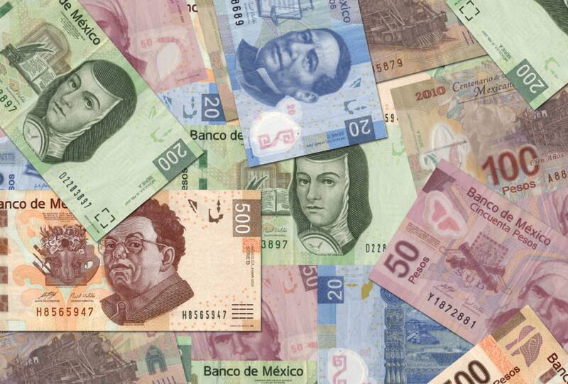 Los billetes conmemorativos emitidos para eventos especiales, como aniversarios nacionales, pueden ser altamente valorados por los coleccionistas. Foto: archivo El Cronista México.