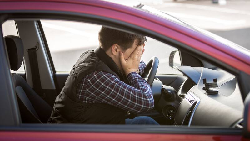 Alerta conductores | Lo que no debes hacer si quieres evitar que entre agua a tu coche.